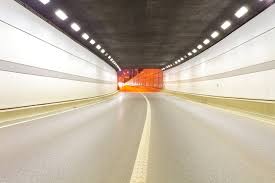 Ontdek de Intrigerende Wereld van Tunnels: Van Ondergrondse Doorgangen tot Technologische Wonders