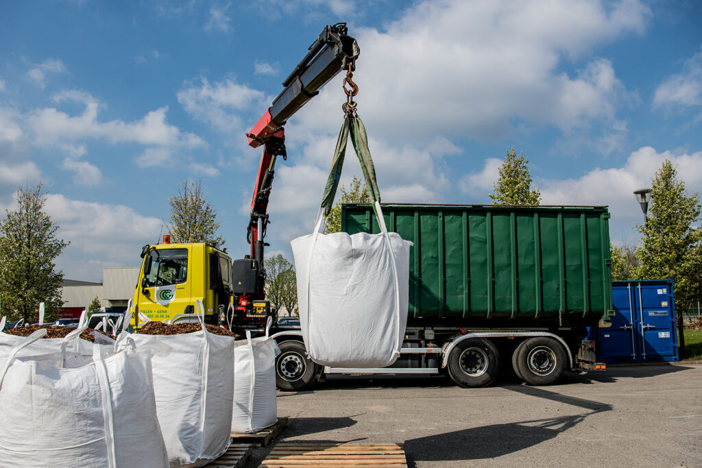 Huur een Handige Kleine Container voor Steenpuin Vandaag Nog!
